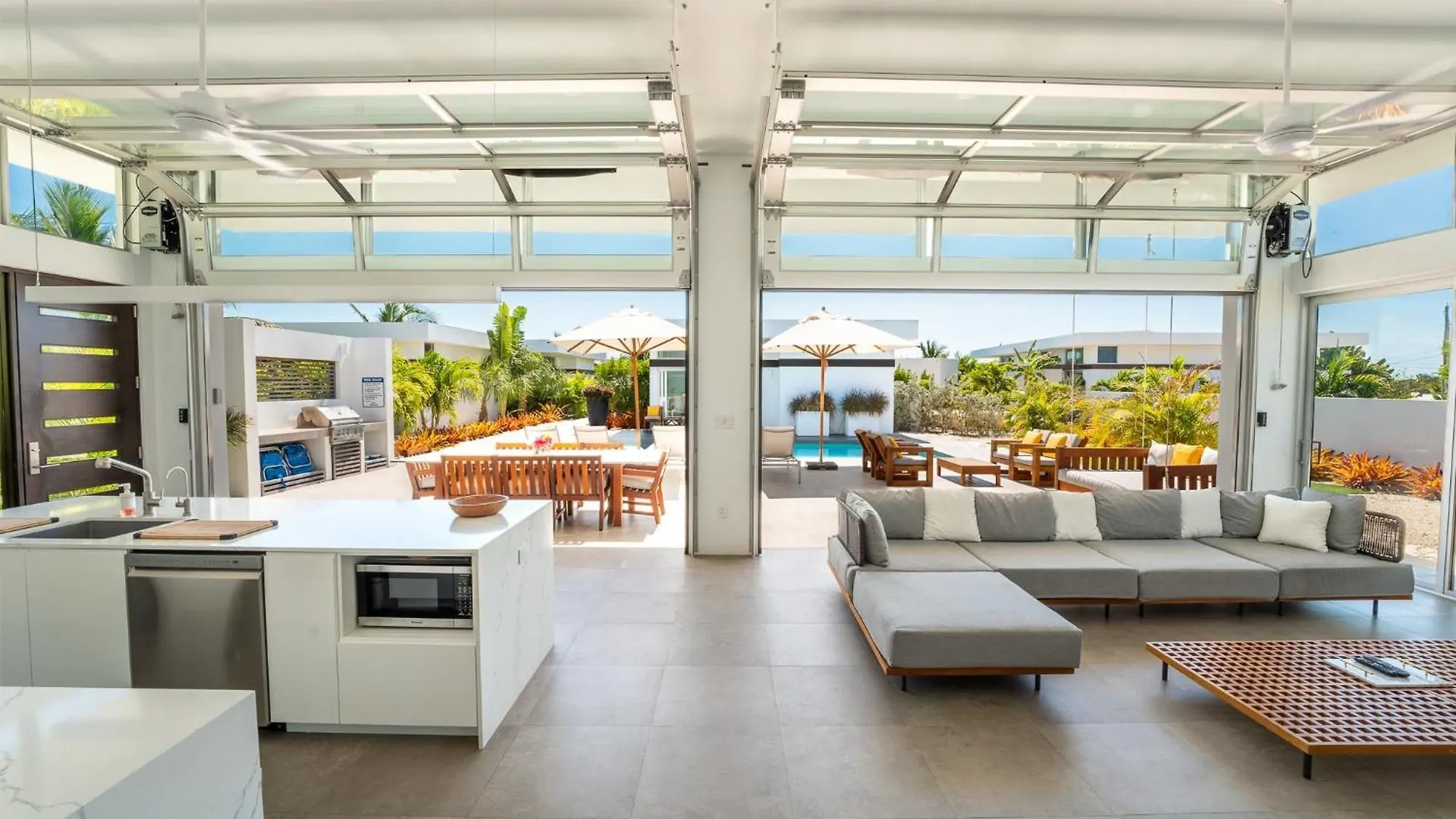 Beachside 4 Bedroom Villa With Pool And Resort Amenities - White Villas - V9 Long Bay