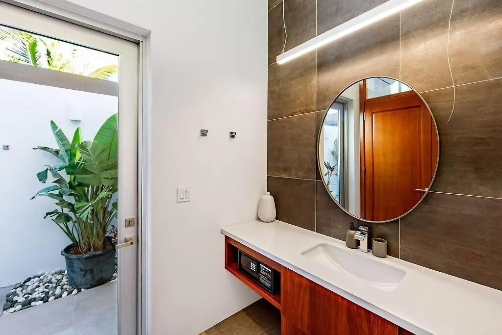 Beachside 4 Bedroom Villa With Pool And Resort Amenities - White Villas - V9 Long Bay