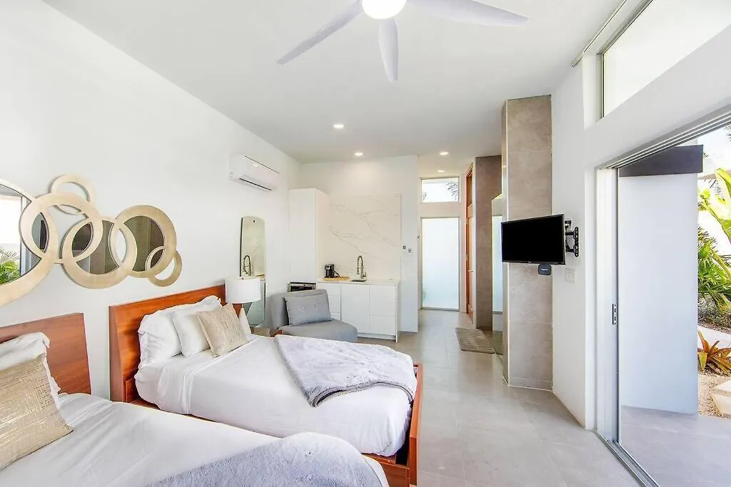 Beachside 4 Bedroom Villa With Pool And Resort Amenities - White Villas - V9 Long Bay