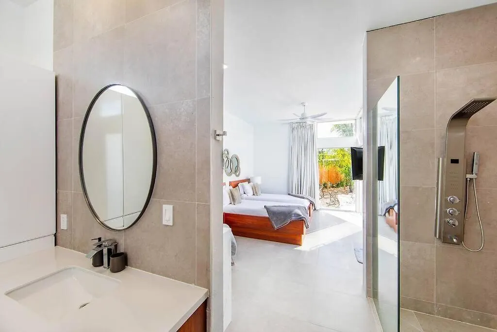Beachside 4 Bedroom Villa With Pool And Resort Amenities - White Villas - V9 Long Bay
