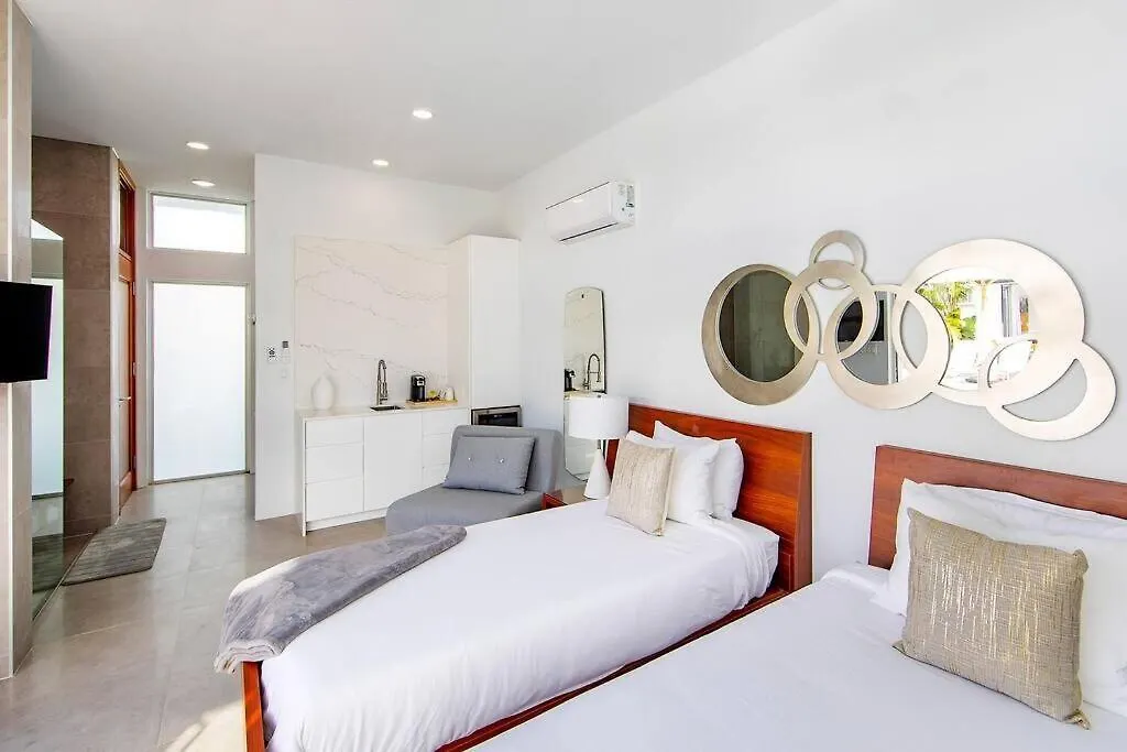 Beachside 4 Bedroom Villa With Pool And Resort Amenities - White Villas - V9 Long Bay Νήσοι Τερκς και Κέικος